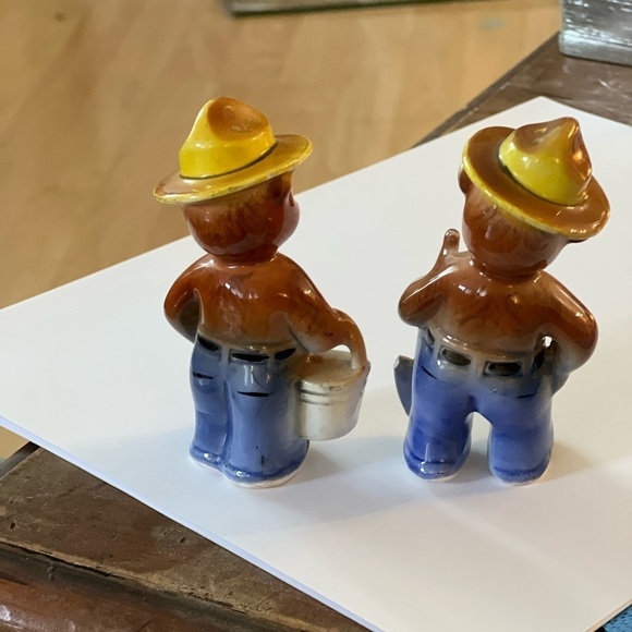 Smokey the Bear vintage  salt and pepper shakers. - Picture 6 of 6